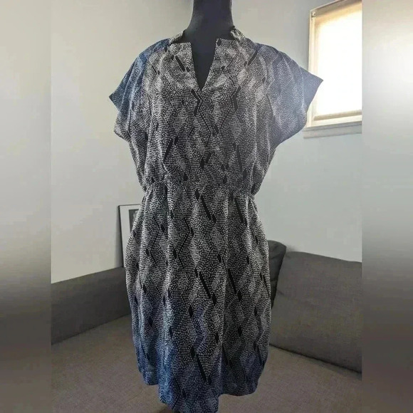 Forever 21 Contemporary Shirt Dress -- Size M -- Light, airy, 80s vibe - Picture 1 of 9